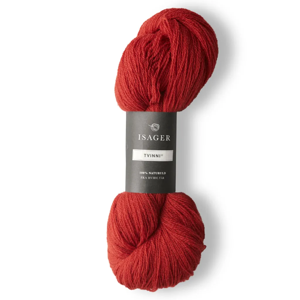 Isager Tvinni 100 g (2x50 g) – Ensiluokkainen 2-säikeinen merinokaritsanvilla (510 m / 100 g). Kestävä ja monikäyttöinen. Tilaa ihana lanka heti!