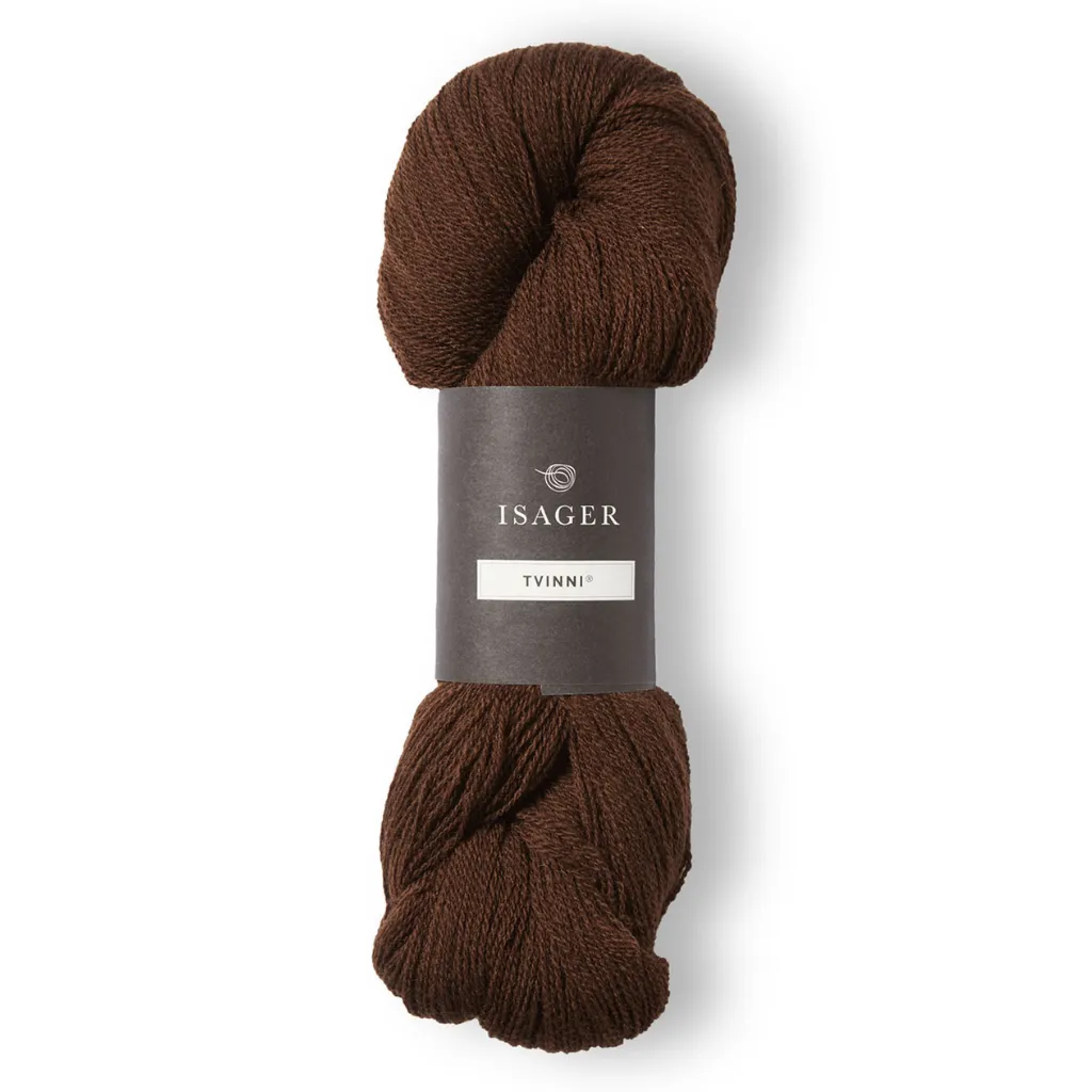 Isager Tvinni 100 g (2x50 g) – Ensiluokkainen 2-säikeinen merinokaritsanvilla (510 m / 100 g). Kestävä ja monikäyttöinen. Tilaa ihana lanka heti!