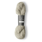 Isager Tvinni 100 g (2x50 g) – Ensiluokkainen 2-säikeinen merinokaritsanvilla (510 m / 100 g). Kestävä ja monikäyttöinen. Tilaa ihana lanka heti!