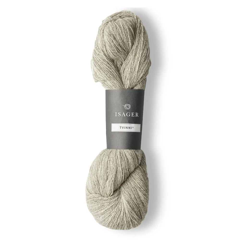 Isager Tvinni 100 g (2x50 g) – Ensiluokkainen 2-säikeinen merinokaritsanvilla (510 m / 100 g). Kestävä ja monikäyttöinen. Tilaa ihana lanka heti!