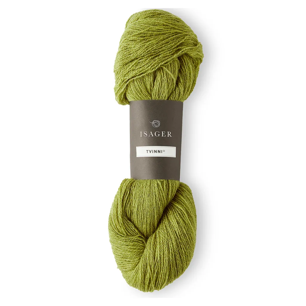 Isager Tvinni 100 g (2x50 g) – Ensiluokkainen 2-säikeinen merinokaritsanvilla (510 m / 100 g). Kestävä ja monikäyttöinen. Tilaa ihana lanka heti!