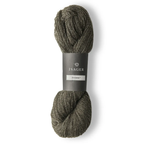 Isager Tvinni 100 g (2x50 g) – Ensiluokkainen 2-säikeinen merinokaritsanvilla (510 m / 100 g). Kestävä ja monikäyttöinen. Tilaa ihana lanka heti!