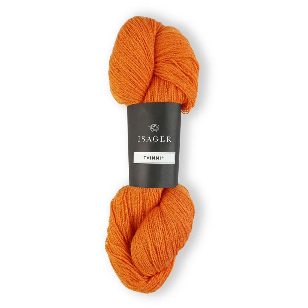 Isager Tvinni 100 g (2x50 g) – Ensiluokkainen 2-säikeinen merinokaritsanvilla (510 m / 100 g). Kestävä ja monikäyttöinen. Tilaa ihana lanka heti!