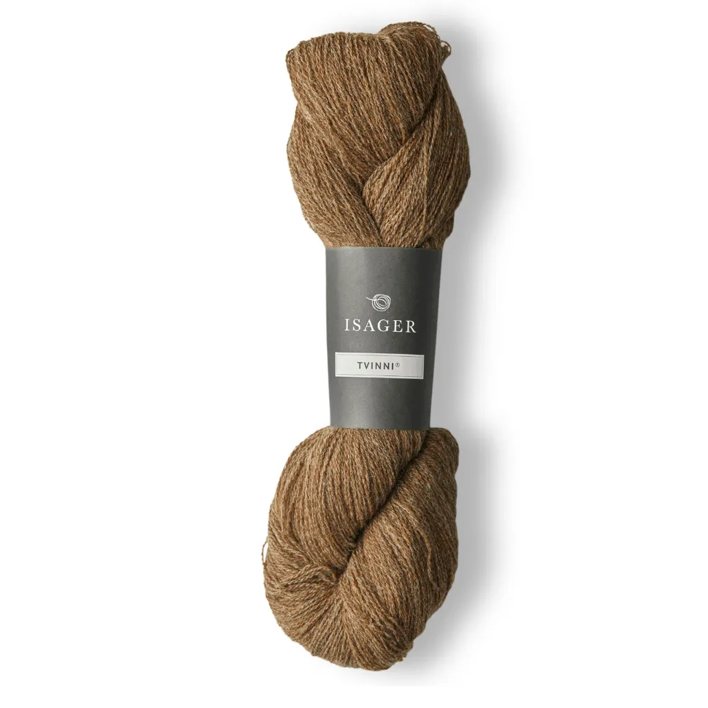Isager Tvinni 100 g (2x50 g) – Ensiluokkainen 2-säikeinen merinokaritsanvilla (510 m / 100 g). Kestävä ja monikäyttöinen. Tilaa ihana lanka heti!