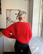 Agnete Cardigan on ylellinen, klassisen tyylikäs ja huoliteltu neuletakki, joka neulotaan kauttaaltaan näyttävänä ja muhkeana patenttineuleena.