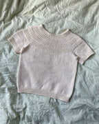 Ankerin Kesäpaita (Anker's Summer Shirt) on PetiteKnitin huippusuosittu kaunis, ajaton ja tyylikäs lyhythihainen kesäneule.