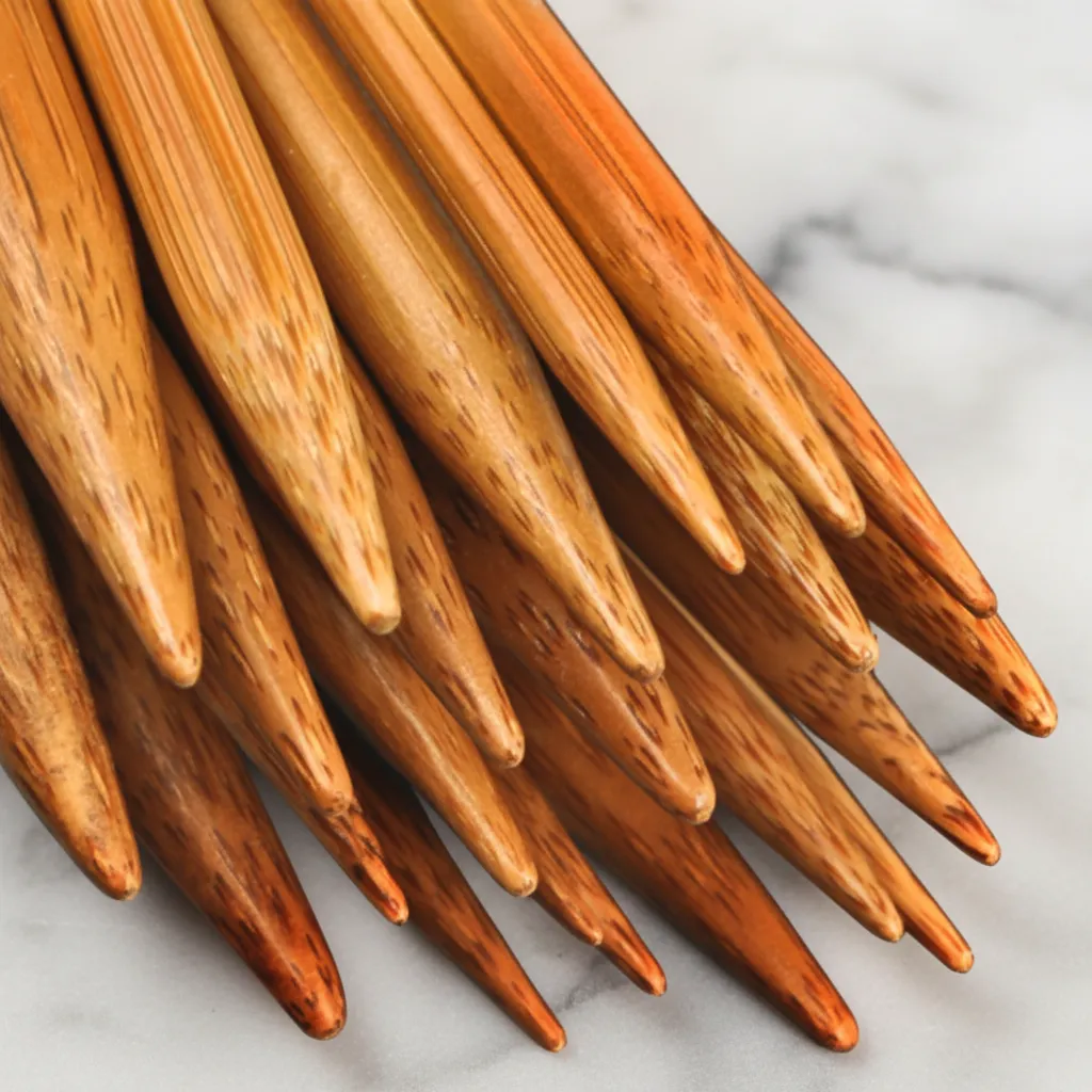 ChiaoGoo SPIN Bamboo 13 cm patina -vaihtopäät korkealaatuista Moso-bambua. Luonnollisen lämmin pito ja saumaton kierreliitos vaivattomaan neulontaan.