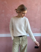 No Frills Sweater (Ei hienouksia -villapaita) on nimensä mukaisesti selkeälinjainen, ajaton ja monikäyttöinen perusvillapaita ilman turhia krumeluureja.