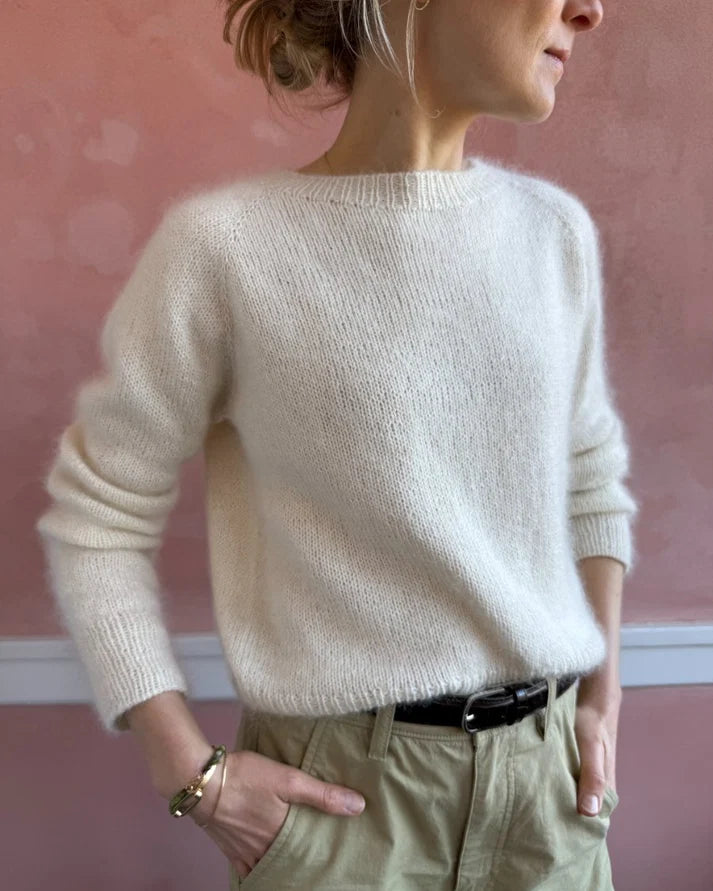 No Frills Sweater (Ei hienouksia -villapaita) on nimensä mukaisesti selkeälinjainen, ajaton ja monikäyttöinen perusvillapaita ilman turhia krumeluureja.