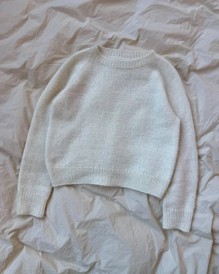No Frills Sweater (Ei hienouksia -villapaita) on nimensä mukaisesti selkeälinjainen, ajaton ja monikäyttöinen perusvillapaita ilman turhia krumeluureja.