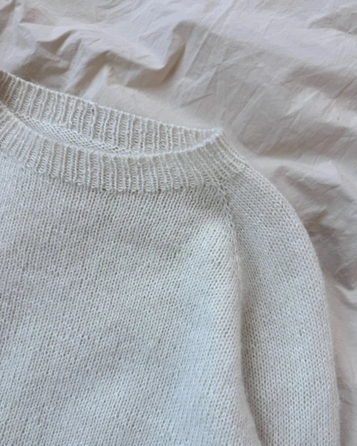No Frills Sweater (Ei hienouksia -villapaita) on nimensä mukaisesti selkeälinjainen, ajaton ja monikäyttöinen perusvillapaita ilman turhia krumeluureja.