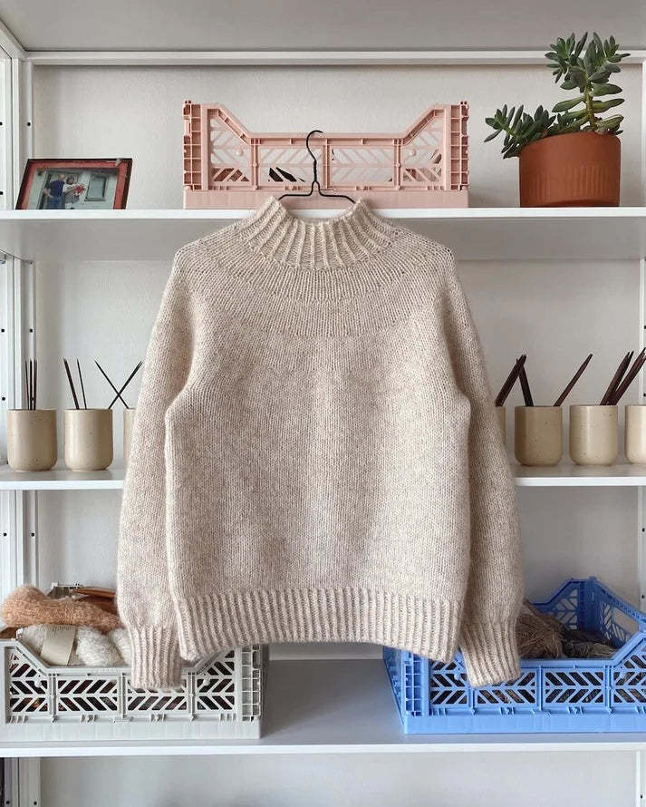 Novice Sweater on täydellinen ensimmäinen villapaitaprojekti aloittelevalle neulojalle tai rento luottoneule kokeneemmalle tekijälle!