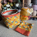 Carelia Handmade käsintehty kässäkori (japanilainen rice bag) pitää käsityöt ja langat järjestyksessä. Mukana ihana kehruukuitu- tai käsintehty lankanäyte!