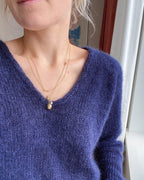 Cumulus Blouse on höyhenenkevyt, naisellinen ja unelmanpehmeä neulepusero, joka neulotaan kaksinkertaisesta ohuesta silkki-mohairista.
