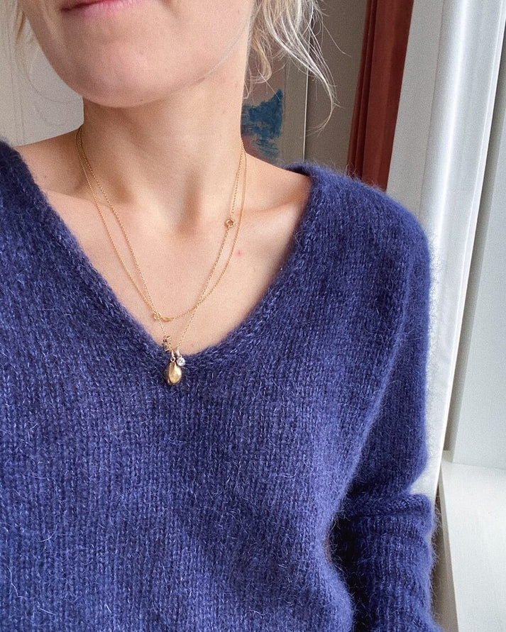 Cumulus Blouse on höyhenenkevyt, naisellinen ja unelmanpehmeä neulepusero, joka neulotaan kaksinkertaisesta ohuesta silkki-mohairista.