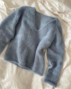 Cumulus Blouse on höyhenenkevyt, naisellinen ja unelmanpehmeä neulepusero, joka neulotaan kaksinkertaisesta ohuesta silkki-mohairista.