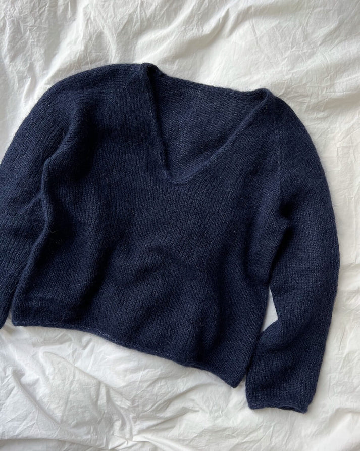 Cumulus Blouse on höyhenenkevyt, naisellinen ja unelmanpehmeä neulepusero, joka neulotaan kaksinkertaisesta ohuesta silkki-mohairista.