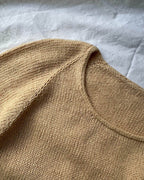 Cumulus Tee O-neck on siro, ajattoman tyylikäs ja kauniisti laskeutuva lyhythihainen kesäneule, jossa on klassinen pyöreä pääntie.