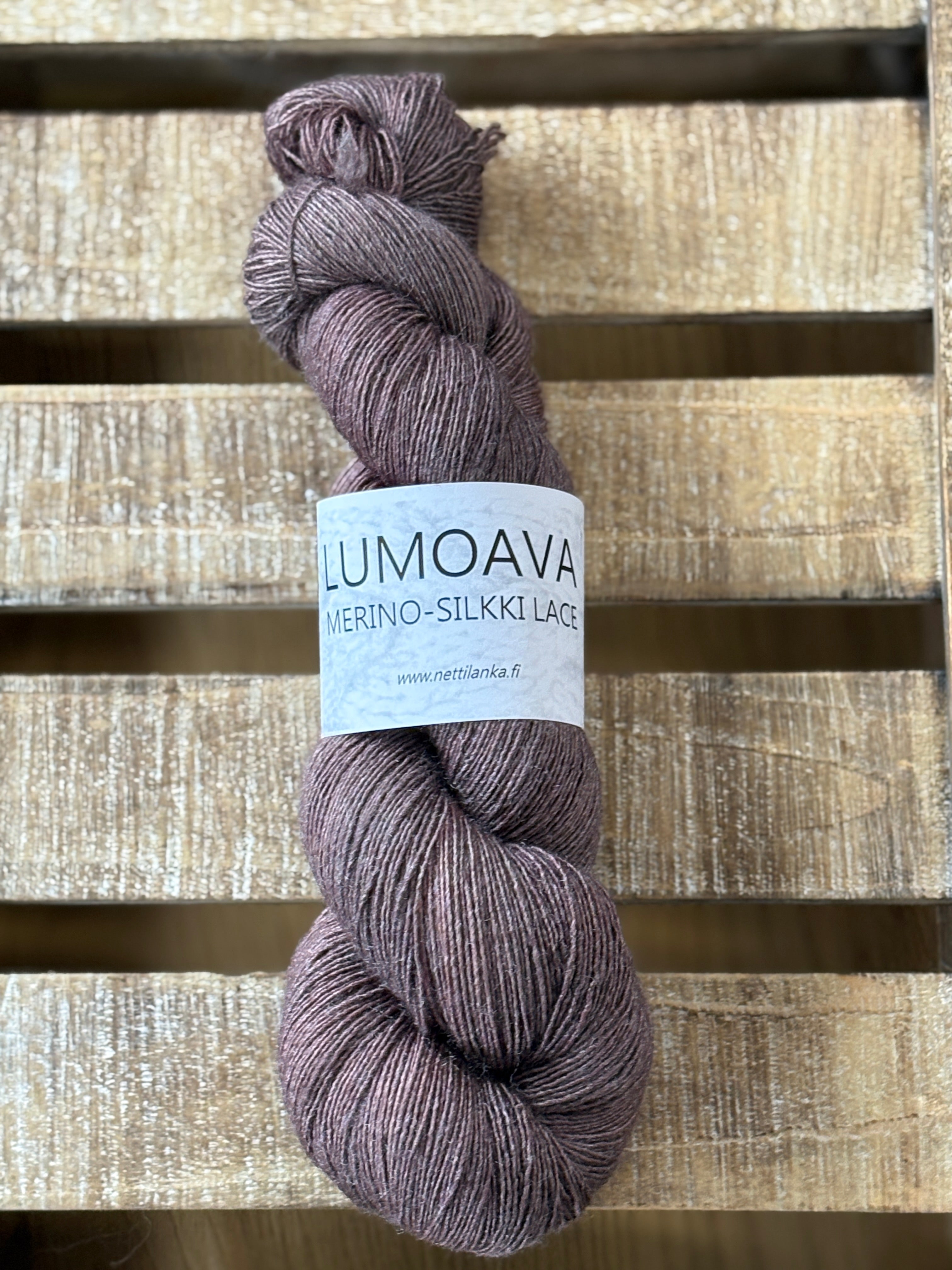 Lumoava Merino-Silkki Lace – Yksisäikeistä unelmaa ja höyhenenkevyttä pehmeyttä kahvin värissä