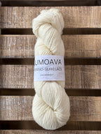 Lumoava Merino-Silkki Lace – Yksisäikeistä unelmaa ja höyhenenkevyttä pehmeyttä luonnonvalkoisena