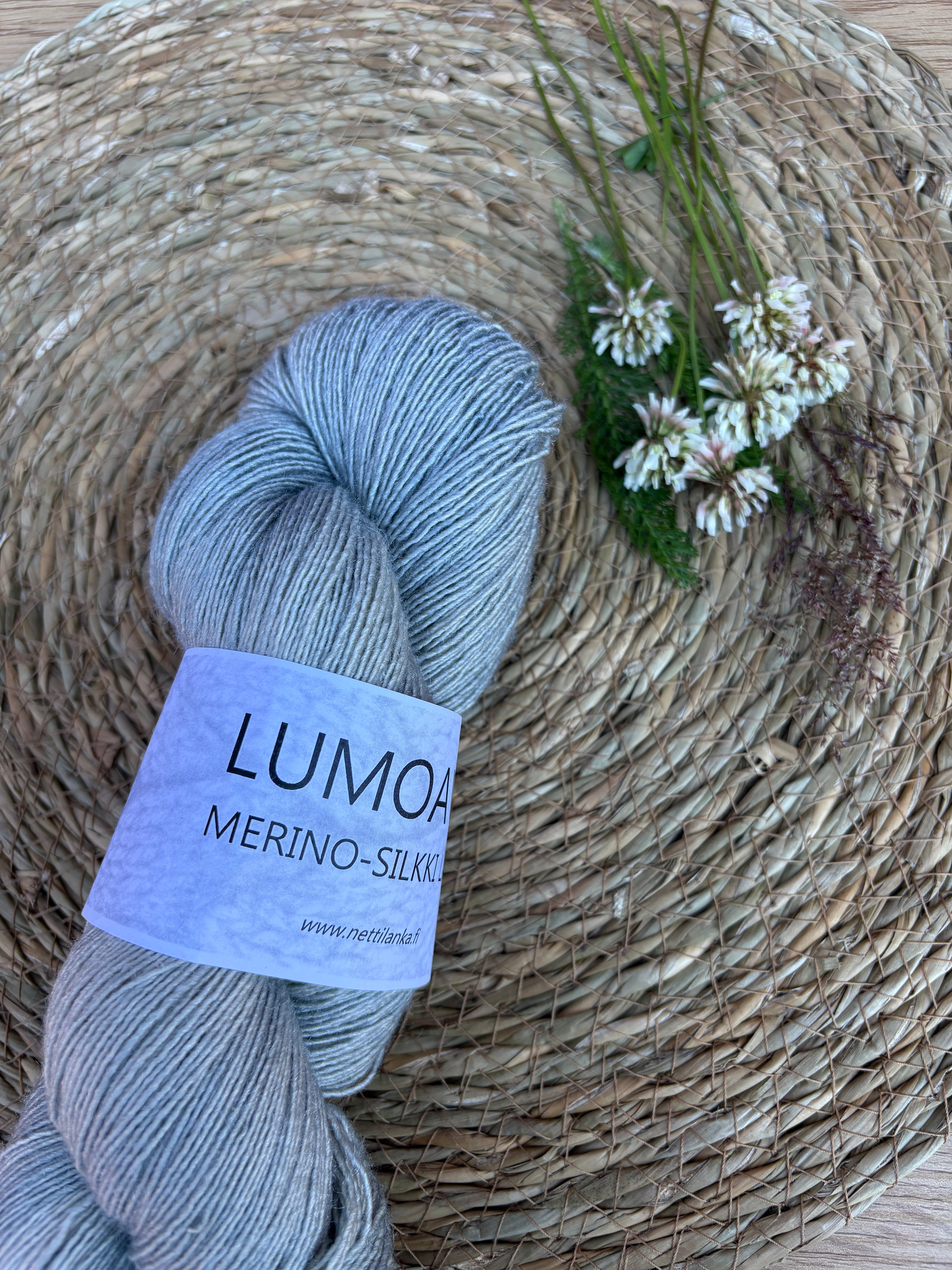 Lumoava merino-silkki lace