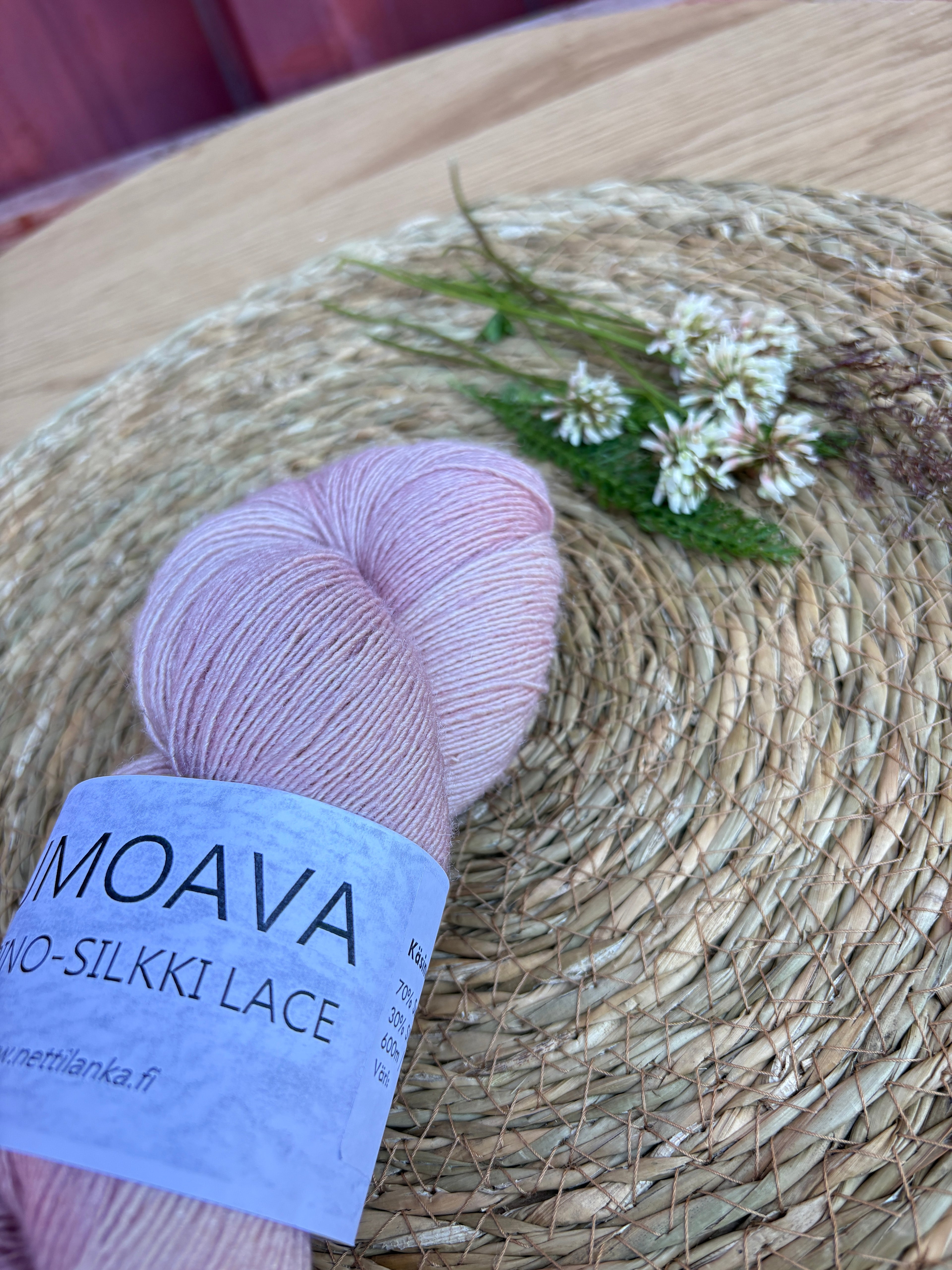 Lumoava merino-silkki lace