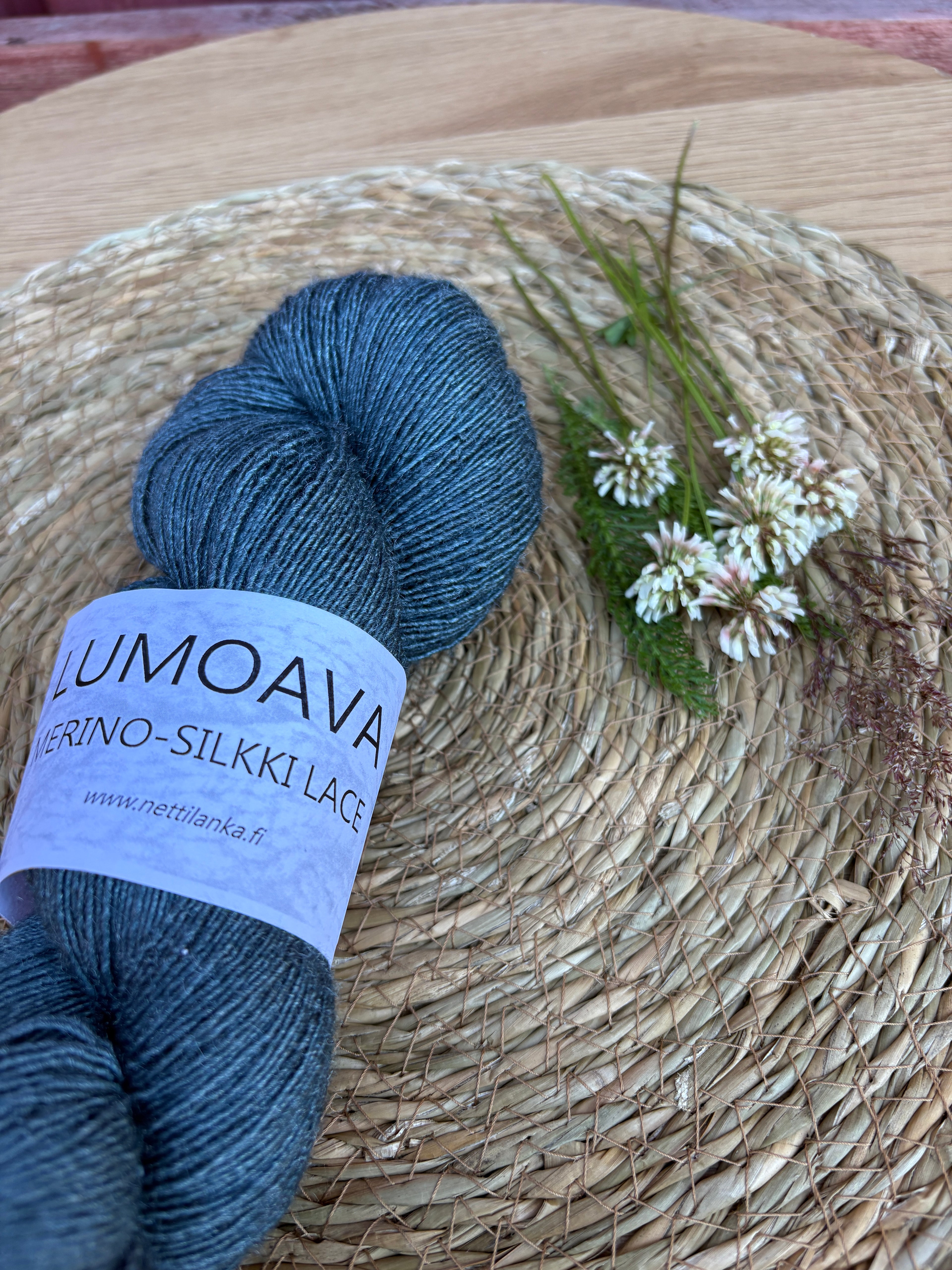 Lumoava merino-silkki lace