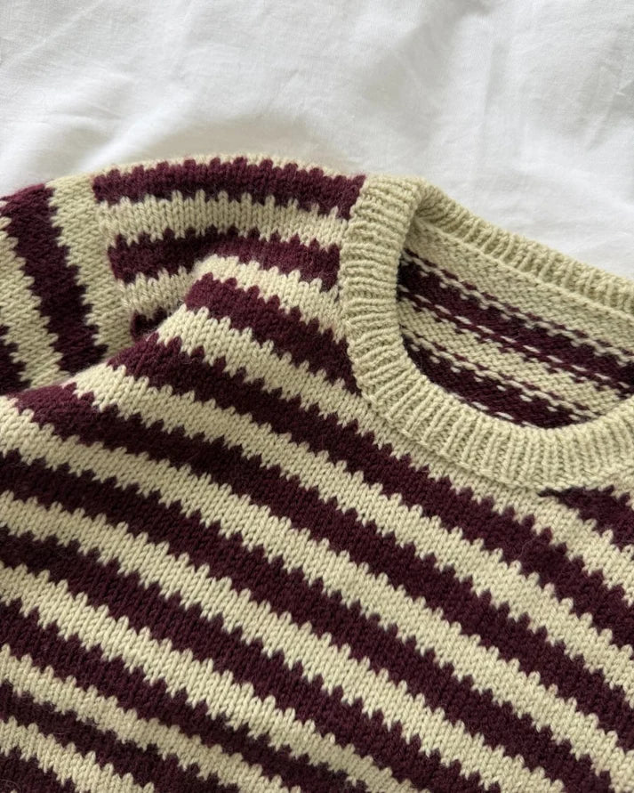 Otto Sweater Baby on klassinen, raikkaan raidallinen ja ajattoman kaunis neulepusero perheen pienimmille vauvasta leikki-ikäiseen.