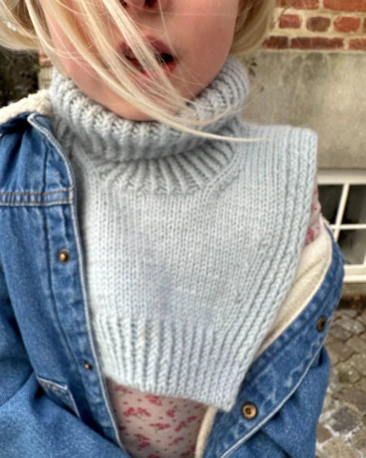 Terrazzo Neck Junior on lapsille ja nuorille suunniteltu lämmin, käytännöllinen ja moderni poolokauluri.