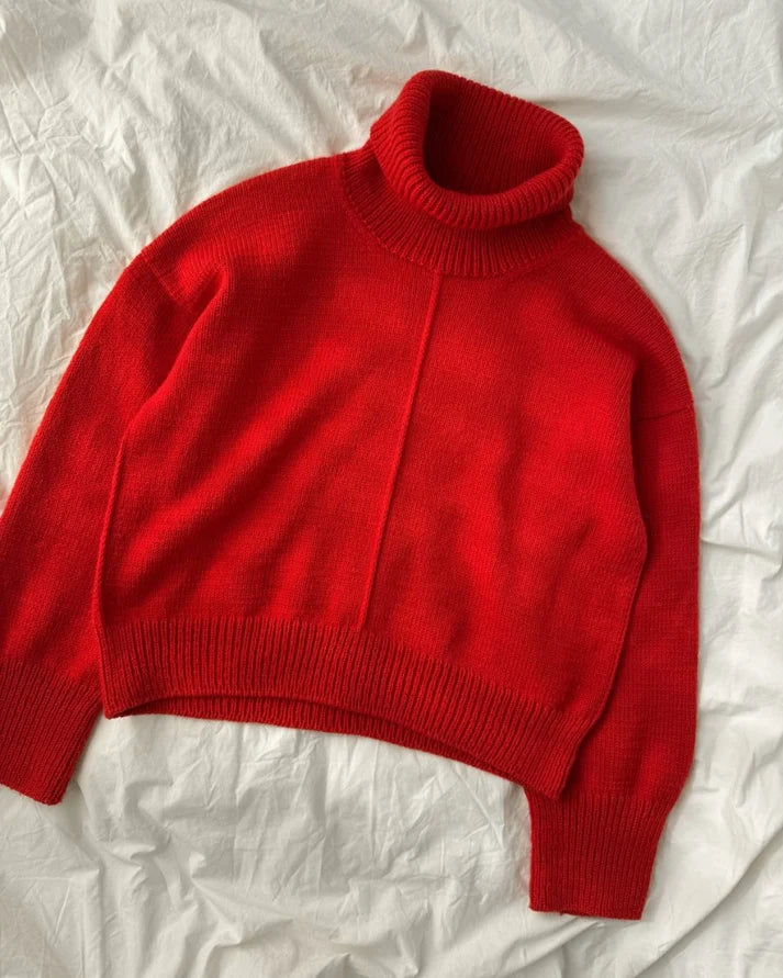 Scarlet Sweater on moderni, huoliteltu ja tyylikkään väljä neulepusero, jonka ilmettä ryhdittävät kauniit, pystysuuntaiset kohoraidat.