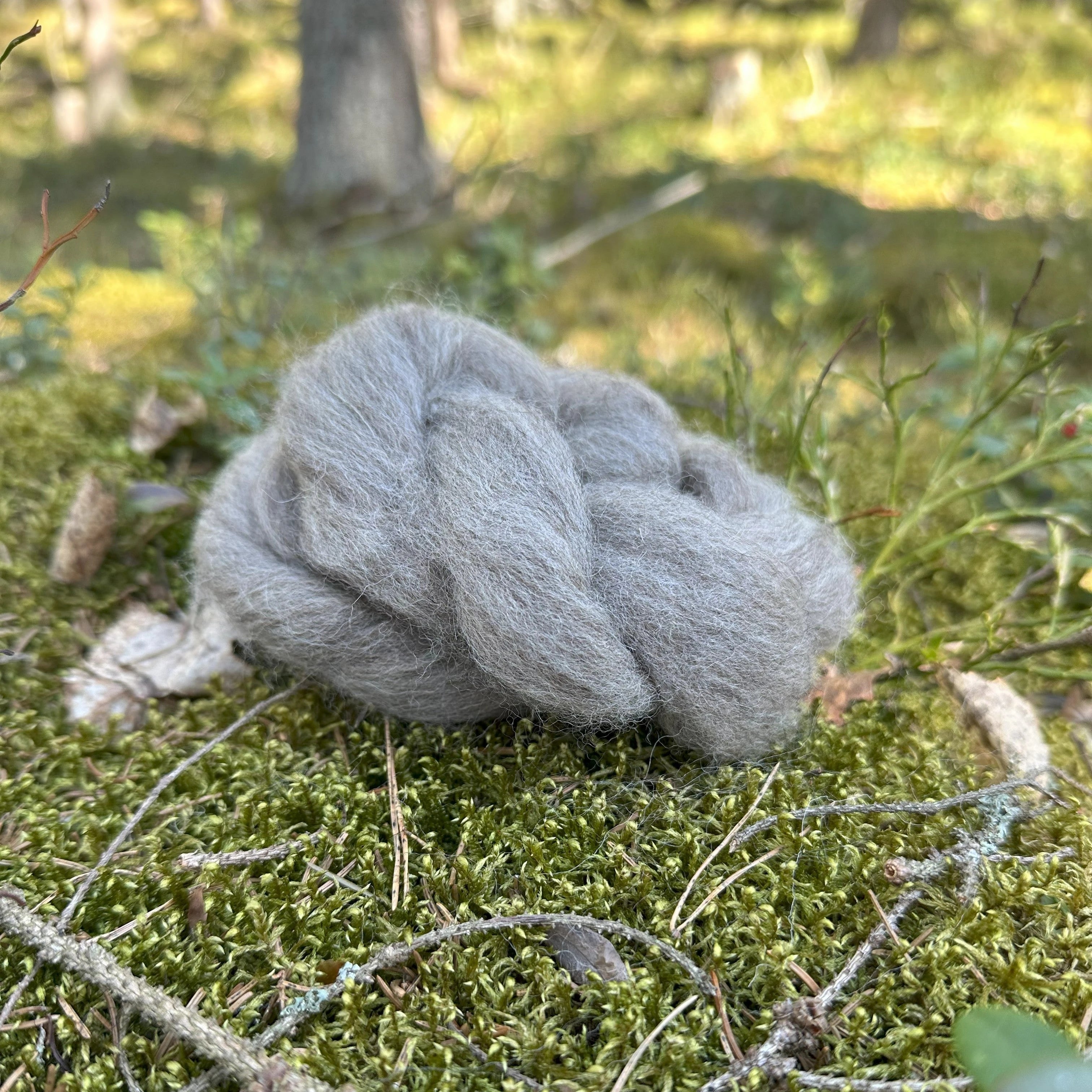 Villan luonnollinen kiharuus ja kimmoisuus tekevät siitä helpon ja nautinnollisen työstettävän niin aloittelijalle kuin kokeneemmallekin.
