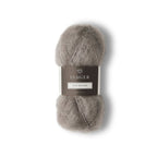 Isager Silk Mohair 25 g – Ylellinen 75 % RMS-mohairia ja 25 % silkkiä sisältävä yhdistelmälanka (212 m / 25 g). Tilaa unelmanpehmeä lanka heti!