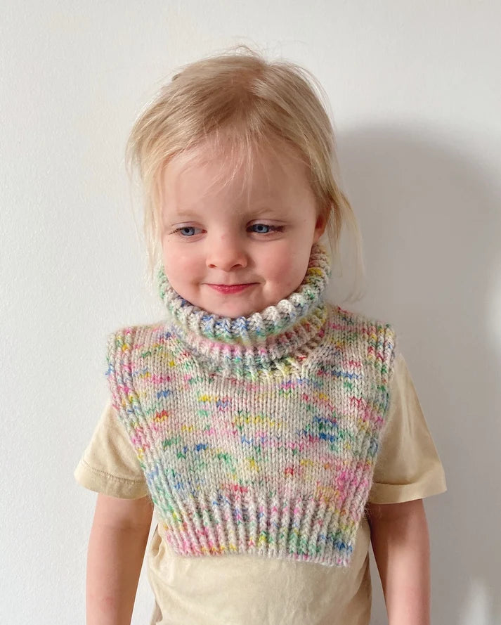 Terrazzo Neck Junior on lapsille ja nuorille suunniteltu lämmin, käytännöllinen ja moderni poolokauluri.