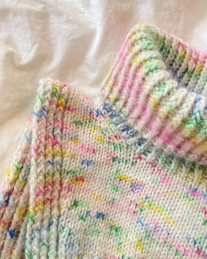 Terrazzo Neck Junior on lapsille ja nuorille suunniteltu lämmin, käytännöllinen ja moderni poolokauluri.