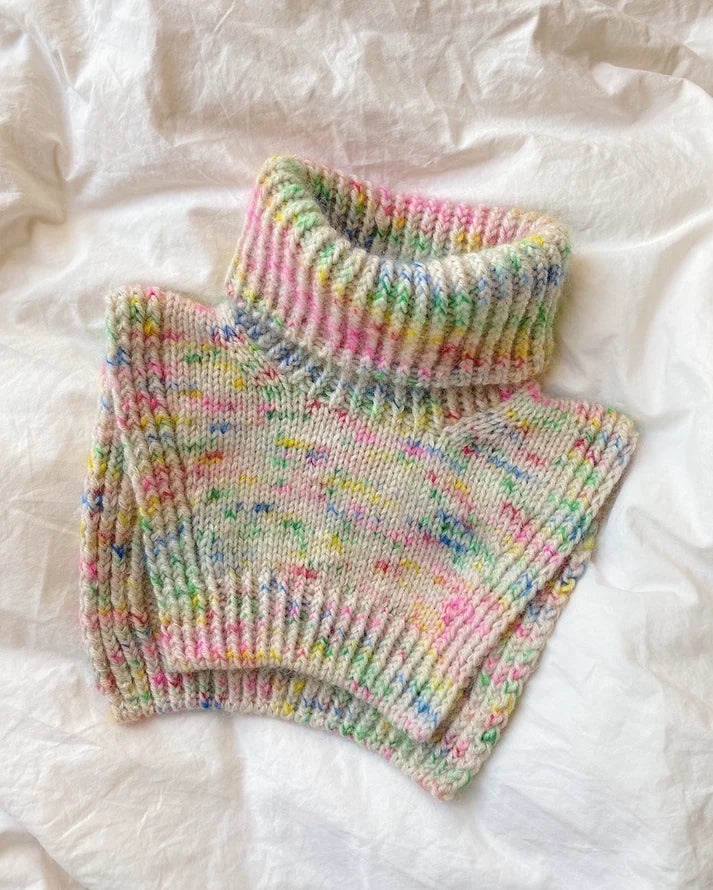 Terrazzo Neck Junior on lapsille ja nuorille suunniteltu lämmin, käytännöllinen ja moderni poolokauluri.