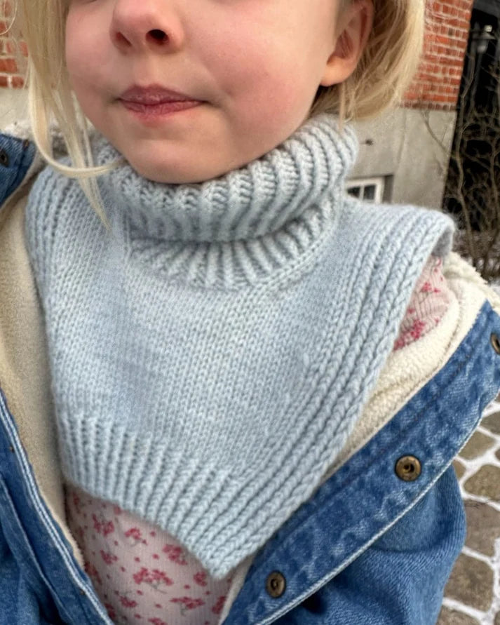 Terrazzo Neck Junior on lapsille ja nuorille suunniteltu lämmin, käytännöllinen ja moderni poolokauluri.