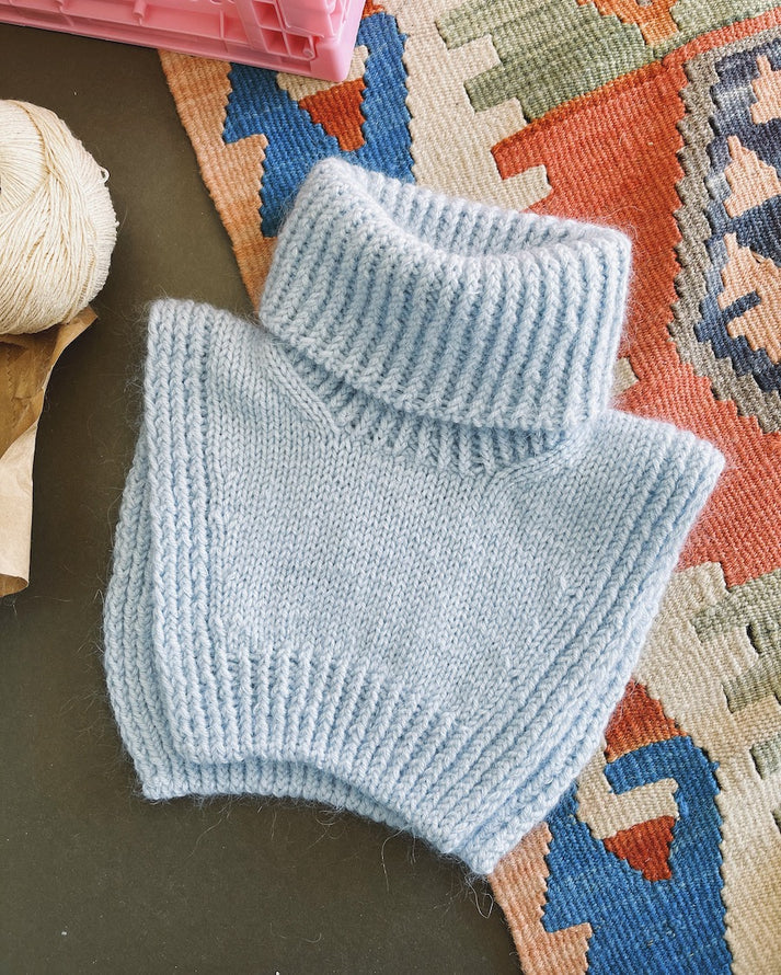 Terrazzo Neck Junior on lapsille ja nuorille suunniteltu lämmin, käytännöllinen ja moderni poolokauluri.